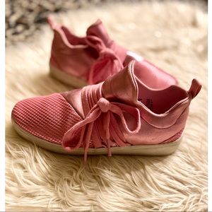 Stylish metallic pink sneaker